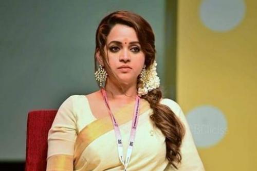 അമ്മയിൽ അംഗമല്ല; തെരഞ്ഞെടുപ്പുമായി ബന്ധപ്പെട്ട വിഷയങ്ങള്‍ അറിയില്ലെന്നും പ്രതികരിക്കാനില്ലെന്നും നടി ഭാവന