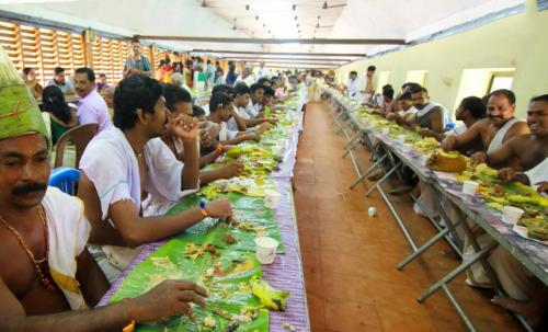 ചരിത്ര പ്രസിദ്ധമായ ആറന്മുള വള്ളസദ്യക്ക് തുടക്കമായി   