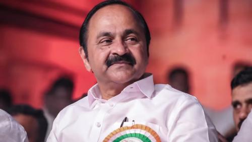 പുതുതലമുറ നാടുവിടരുത്, കേരളം വൃദ്ധസദനമാകരുത്; കലോത്സവ വേദിയിൽ സതീശന്റെ ആഹ്വാനം