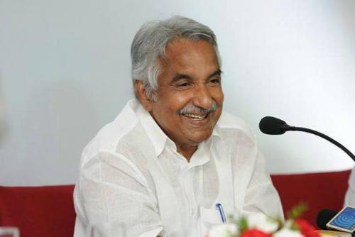 പുതുപ്പള്ളി വിട്ട് എങ്ങോട്ടുമില്ല; വാർത്തകൾ തള്ളി ഉമ്മൻ ചാണ്ടി പുതുപ്പള്ളി വിട്ട് എങ്ങോട്ടുമില്ല; വാർത്തകൾ തള്ളി ഉമ്മൻ ചാണ്ടി