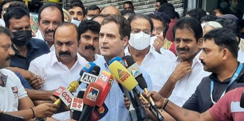 വയനാട്ടിലെ ഓഫീസ് അക്രമിച്ച സംഭവം; പ്രതികരണവുമായി രാഹുൽഗാന്ധി വയനാട്ടിലെ ഓഫീസ് അക്രമിച്ച സംഭവം; പ്രതികരണവുമായി രാഹുൽഗാന്ധി