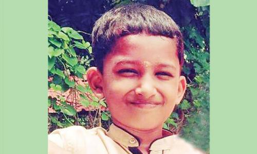കരി­മരു­ന്നിന് തീ­പടർ­ന്ന് പെ‌­‌ാ­ള്ളലേ­റ്റ കു­ട്ടി­ മരി­ച്ചു­