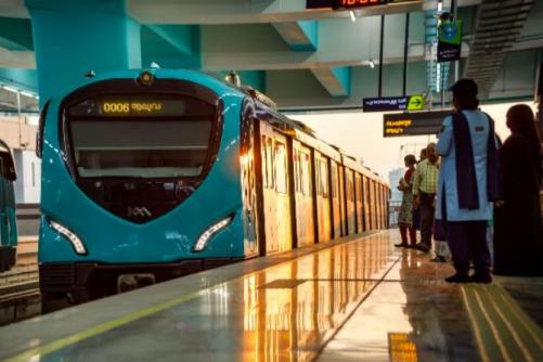 കൊച്ചി മെട്രോ സമയം ദീർഘിപ്പിച്ചു: ഇനി രാത്രി 11 മണി വരെ യാത്ര ചെയ്യാം