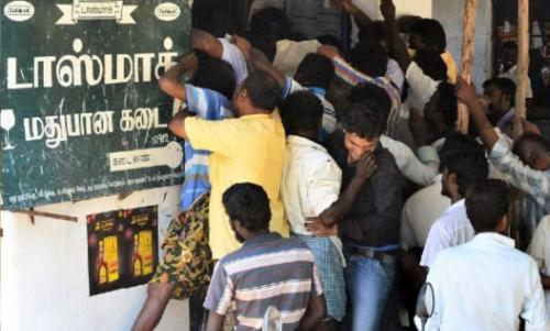 പുതുവത്സരാഘോഷത്തിന് തമിഴ്നാട് കുടിച്ചു തീർത്തത് 1000 കോടി രൂപയുടെ മദ്യം പുതുവത്സരാഘോഷത്തിന് തമിഴ്നാട് കുടിച്ചു തീർത്തത് 1000 കോടി രൂപയുടെ മദ്യം