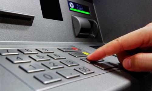 നോട്ടിന് ക്ഷാമം : വി­വി­ധ സംസ്ഥാനങ്ങളിൽ എ.ടി.എമ്മുകൾ‍ കാലി