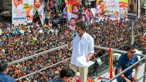 റാലിക്കിടെ പോലീസ് ലാത്തി വീശി, കല്ലേറുണ്ടായി': കരൂർ ദുരന്തത്തിൽ ഗൂഢാലോചനയെന്ന് ടിവികെ