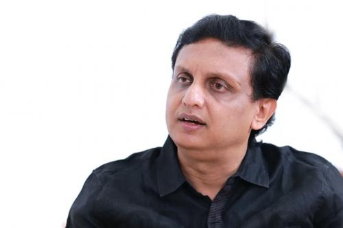 നിപ കണ്‍ട്രോള്‍ റൂമിന് മുന്നില്‍ കുത്തിയിരുന്ന് പ്രതിഷേധവുമായി മുഹമ്മദ് റിയാസ് എംഎല്‍എ