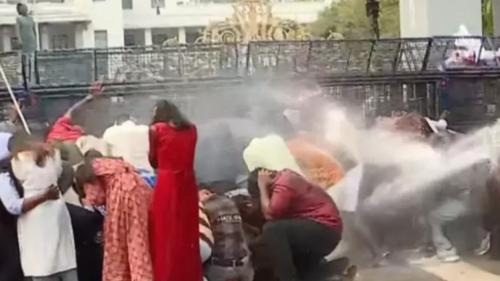 കേരള സർവകലാശാലയിൽ എസ്എഫ്ഐ പ്രതിഷേധം; വിസിക്കെതിരെ വൻ സംഘർഷം