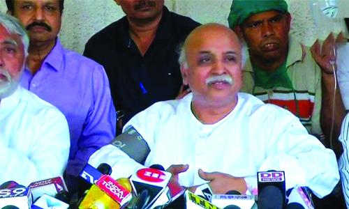പോ­ലീസ് തന്നെ­ ഏറ്റു­മു­ട്ടലി­ലൂ­ടെ­ കൊ­ലപ്പെ­ടു­ത്താൻ ശ്രമി­ക്കു­ന്നതാ­യി­ തൊ­ഗാ­ഡി­യ