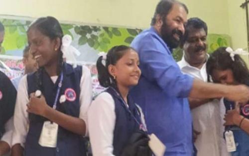 തിരുവനന്തപുരം എസ്എംവി സ്കൂളില് ഇനി പെണ്കുട്ടികളും പഠിക്കും; വിദ്യാഭ്യാസ മന്ത്രി തിരുവനന്തപുരം എസ്എംവി സ്കൂളില് ഇനി പെണ്കുട്ടികളും പഠിക്കും; വിദ്യാഭ്യാസ മന്ത്രി