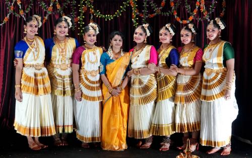 മോഹിനിയാട്ടം അരങ്ങേറ്റം മോഹിനിയാട്ടം അരങ്ങേറ്റം