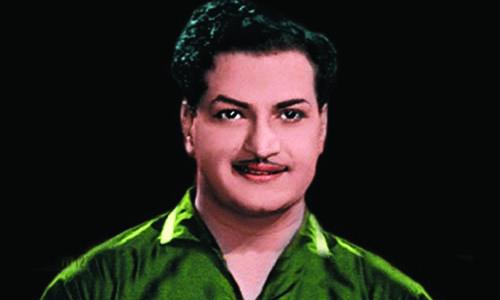 എൻ.ടി­.ആറി­ന്റെ­  ജീ­വി­തം സി­നി­മയാ­കു­ന്നു­