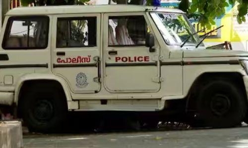 കോട്ടയത്ത് മകനെ കുത്തി പരുക്കേൽപ്പിച്ച ശേഷം അച്ഛന് തൂങ്ങി മരിച്ചു കോട്ടയത്ത് മകനെ കുത്തി പരുക്കേൽപ്പിച്ച ശേഷം അച്ഛന് തൂങ്ങി മരിച്ചു