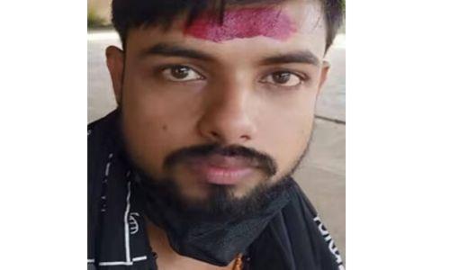 ഫറോക്ക് സ്റ്റേഷനിൽ കാവിക്കൊടിയുമായി ട്രെയിൻ തടഞ്ഞു; ബീഹാർ സ്വദേശി അറസ്റ്റിൽ ഫറോക്ക് സ്റ്റേഷനിൽ കാവിക്കൊടിയുമായി ട്രെയിൻ തടഞ്ഞു; ബീഹാർ സ്വദേശി അറസ്റ്റിൽ