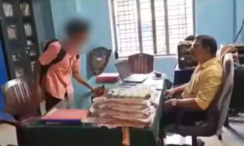 വിദ്യാർഥിയുടെ വിഡിയോ പകർത്തി പ്രചരിപ്പിച്ച സംഭവം: ഉടൻ റിപ്പോർട്ട് നൽകണമെന്ന് മന്ത്രിയുടെ നിർദേശം വിദ്യാർഥിയുടെ വിഡിയോ പകർത്തി പ്രചരിപ്പിച്ച സംഭവം: ഉടൻ റിപ്പോർട്ട് നൽകണമെന്ന് മന്ത്രിയുടെ നിർദേശം