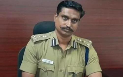കോയമ്പത്തൂര് റേഞ്ച് ഡിഐജി സ്വയം വെടിയുതിര്ത്ത് മരിച്ചു കോയമ്പത്തൂര് റേഞ്ച് ഡിഐജി സ്വയം വെടിയുതിര്ത്ത് മരിച്ചു