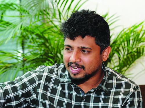സുഡാനി ഫ്രം നൈജീരിയയ്ക്ക് ശേഷം ഹലാൽ‍ ലൗ സ്റ്റോറിയുമായി സക്കരിയ