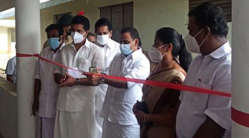 കൊവിഡ് മാനദണ്ഡം ലംഘിച്ച് ഉദ്ഘാടനം; എംപിക്കും എംഎൽഎക്കുമൊപ്പം പങ്കെടുത്തത് നൂറിലേറെ പേർ കൊവിഡ് മാനദണ്ഡം ലംഘിച്ച് ഉദ്ഘാടനം; എംപിക്കും എംഎൽഎക്കുമൊപ്പം പങ്കെടുത്തത് നൂറിലേറെ പേർ