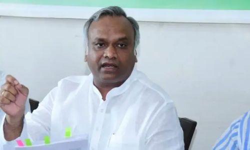 വാഹന ഉടമകളെ പരീക്ഷണവസ്തുക്കളാക്കരുത്, മൈലേജ് കുറയുന്നതായി പരാതി; കേന്ദ്രത്തിനെതിരെ പ്രിയങ്ക് ഖാർഗെ