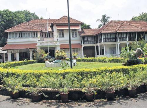 ക്ലിഫ് ഹൗസ് മോടികൂട്ടാൻ ഒരു കോടി; എങ്ങനെ ഇത്രയും വലിയ തുക ചെലവഴിക്കാൻ കഴിയുന്നെന്ന് പ്രതിപക്ഷം ക്ലിഫ് ഹൗസ് മോടികൂട്ടാൻ ഒരു കോടി; എങ്ങനെ ഇത്രയും വലിയ തുക ചെലവഴിക്കാൻ കഴിയുന്നെന്ന് പ്രതിപക്ഷം