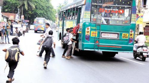 സ്കൂൾ തുറക്കൽ: ടിക്കറ്റ് നിരക്ക് വർധിപ്പിക്കണമെന്ന് സ്വകാര്യ ബസ് ഉടമകൾ സ്കൂൾ തുറക്കൽ: ടിക്കറ്റ് നിരക്ക് വർധിപ്പിക്കണമെന്ന് സ്വകാര്യ ബസ് ഉടമകൾ