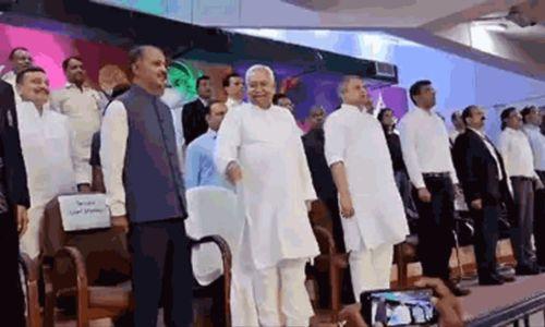 നിതീഷ് കുമാറിന് മാനസിക സ്ഥിരതയില്ല; മകനെ മുഖ്യമന്ത്രിയാക്കുന്നതാണ് നല്ലത്; റാബ്രി ദേവി നിതീഷ് കുമാറിന് മാനസിക സ്ഥിരതയില്ല; മകനെ മുഖ്യമന്ത്രിയാക്കുന്നതാണ് നല്ലത്; റാബ്രി ദേവി