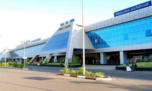 റൺവേ റീകാർപറ്റിങ്ങ്; കരിപ്പൂർ വിമാനത്താവളത്തിൽ നിയന്ത്രണം റൺവേ റീകാർപറ്റിങ്ങ്; കരിപ്പൂർ വിമാനത്താവളത്തിൽ നിയന്ത്രണം