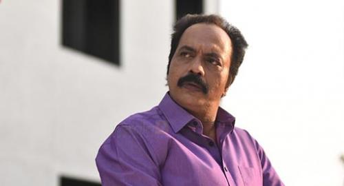 കുട്ടിക്കുരങ്ങനെക്കൊണ്ട് ചുടുചോറ് മാന്തിക്കുന്നത് പോലെ മോഹൻലാലിനെക്കൊണ്ട് ഇന്നസെന്റും ഇടവേള ബാബുവും തീരുമാനങ്ങൾ എടുപ്പിക്കുന്നു, : ഷമ്മി തിലകൻ