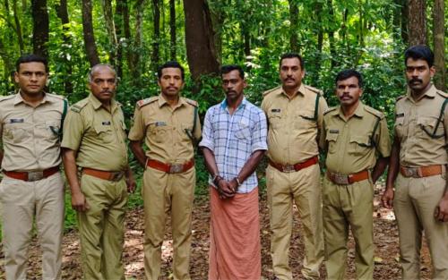പൊന്നമ്പലമേട്ടിൽ പൂജ നടത്തിയ സംഭവം; ഒരാള് കൂടി അറസ്റ്റില് പൊന്നമ്പലമേട്ടിൽ പൂജ നടത്തിയ സംഭവം; ഒരാള് കൂടി അറസ്റ്റില്