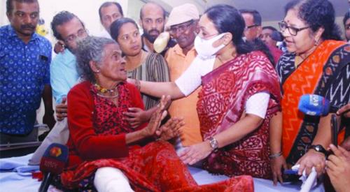 നിരാഹാരസമരം അവസാനിപ്പിച്ച് ദയാബായി