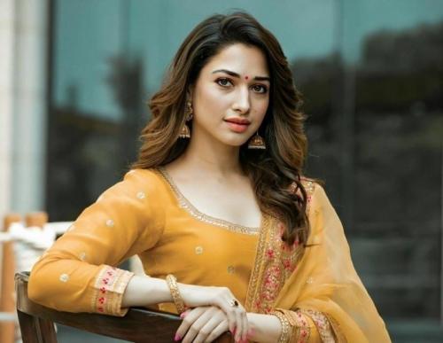 നടി തമന്നയ്ക്ക് കോവിഡ് നടി തമന്നയ്ക്ക് കോവിഡ്
