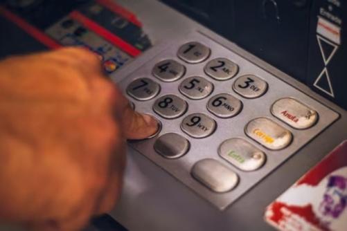 ചില്ലറ ക്ഷാമത്തിന് പരിഹാരം: ചെറിയ നോട്ടുകളും നാണയങ്ങളും നൽകുന്ന 'ഹൈബ്രിഡ് എ.ടി.എമ്മുകൾ' വരുന്നു