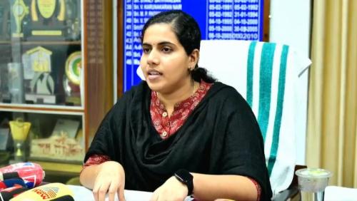 കത്ത് വിവാദം; മേയർ ആര്യാ രാജേന്ദ്രന് ഹൈക്കോടതി നോട്ടീസയച്ചു കത്ത് വിവാദം; മേയർ ആര്യാ രാജേന്ദ്രന് ഹൈക്കോടതി നോട്ടീസയച്ചു