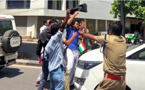 വിദ്യാഭ്യാസ മന്ത്രി എൻ. ഷംസുദ്ദീന് നേരെ കൊച്ചിയിൽ യുവമോർച്ചയുടെ കരിങ്കൊടി പ്രതിഷേധം