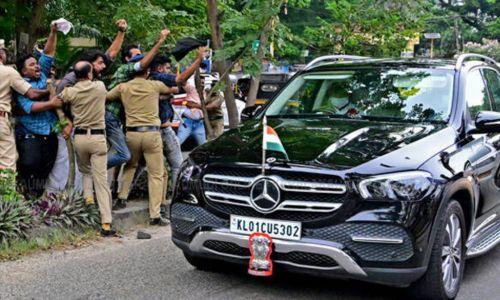 ഗവര്‍ണറുടെ കാറ് തടഞ്ഞ് കരിങ്കൊടി കാണിച്ചെന്ന കേസില്‍ ഏഴ് എസ്എഫ്‌ഐ പ്രവര്‍ത്തകര്‍ക്ക് ജാമ്യം