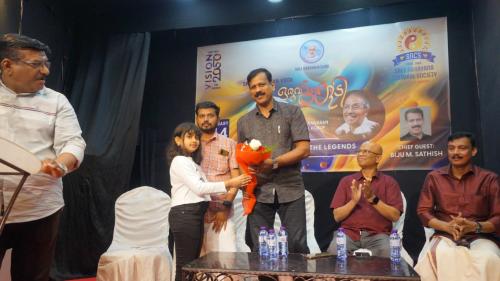 എസ് എൻ സി എസ് കുമാരൻ ആശാൻ - ഒ എൻ വി കുറുപ്പ് സ്മൃതി 'ഒരു വട്ടം കൂടി ' എന്ന ശീർഷകത്തിൽ സംഘടിപ്പിച്ചു. എസ് എൻ സി എസ് കുമാരൻ ആശാൻ - ഒ എൻ വി കുറുപ്പ് സ്മൃതി 'ഒരു വട്ടം കൂടി ' എന്ന ശീർഷകത്തിൽ സംഘടിപ്പിച്ചു.