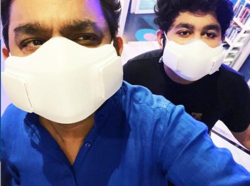 എ.ആർ റഹ്മാൻ ധരിച്ച മാസ്ക് ചർച്ചയാകുന്നു; മാസ്കിന്റെ പ്രത്യേകത അറിയാം എ.ആർ റഹ്മാൻ ധരിച്ച മാസ്ക് ചർച്ചയാകുന്നു; മാസ്കിന്റെ പ്രത്യേകത അറിയാം
