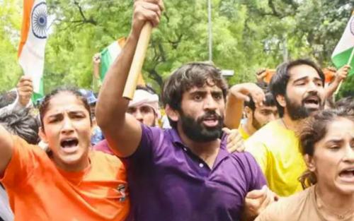 മെഡലുകൾ ഗംഗയിൽ ഒഴുക്കും, ഇന്ത്യാ ഗേറ്റിൽ നിരാഹാര സമരം നടത്തുമെന്നും ഗുസ്തി താരങ്ങൾ മെഡലുകൾ ഗംഗയിൽ ഒഴുക്കും, ഇന്ത്യാ ഗേറ്റിൽ നിരാഹാര സമരം നടത്തുമെന്നും ഗുസ്തി താരങ്ങൾ