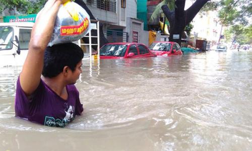 തമി­ഴ്‌നാ­ട്ടിൽ കനത്ത മഴ തു­ടരു­മെ­ന്ന് റി­പ്പോ­ർ­ട്ട് : മരണസംഖ്യ 12 ആയി­ 