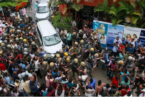 മാസപ്പടി കേസ്: ഇഡി ഉദ്യോഗസ്ഥർക്ക് നേരെയുണ്ടായ ആക്രമണത്തിൽ സിബിഐ അന്വേഷണം ആവശ്യപ്പെട്ടുള്ള ഹർജി ഹൈക്കോടതി തള്ളി