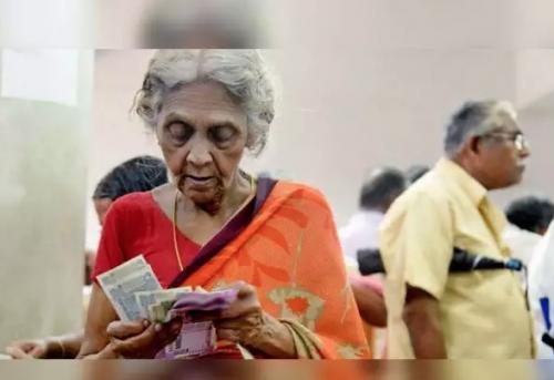 സംസ്ഥാനത്ത് ക്ഷേമ പെൻഷൻ വിതരണം തുടങ്ങി; 55 ലക്ഷം ഗുണഭോക്തക്കൾക്ക് 2400 രൂപ    