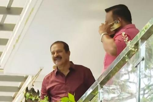 തൃശൂരിൽ വീണ്ടും കിറ്റ് വിവാദം: വാടാനപ്പള്ളിയിൽ ബിജെപി-കോൺഗ്രസ് സംഘർഷം; ഗോഡൗണിൽ നടൻ ദേവൻ!