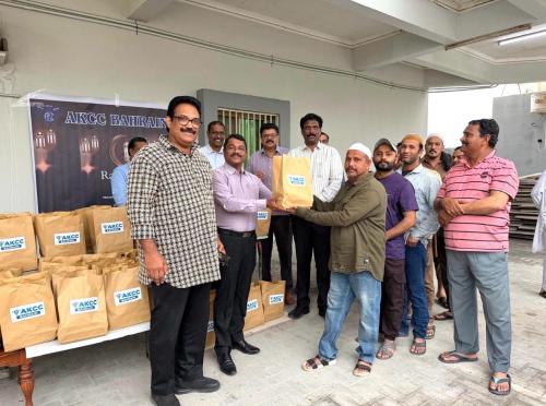 ലേബർ ക്യാമ്പുകളിൽ ഇഫ്താർ കിറ്റുകൾ വിതരണം ചെയ്ത് ബഹ്റൈൻ എ.കെ.സി.സി.