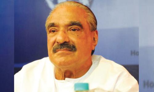 വി­.എസ് ആദരണീ­യനാ­യ നേ­താ­വ് : കെ­.എം മാ­ണി­