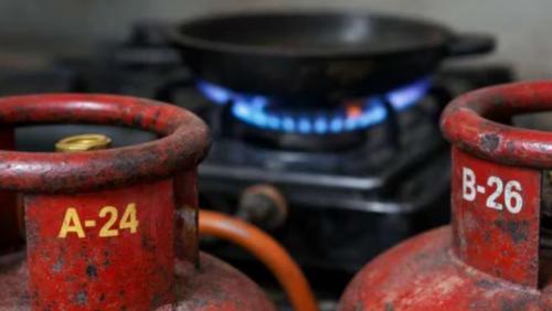 രാജ്യം നിശ്ചലമാകുന്നു; പാചകവാതക ക്ഷാമത്തിൽ ഹോട്ടലുകൾ അടച്ചുപൂട്ടുന്നു, സർക്കാരിന് വീഴ്ചയെന്ന് ആക്ഷേപം