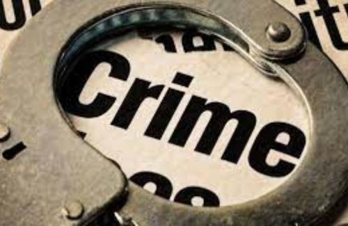 മകന് മരിച്ചെന്ന് വ്യാജ സർട്ടിഫിക്കറ്റ്: രണ്ട് കോടി രൂപ ഇന്ഷുറന്സ് തട്ടാന് ശ്രമിച്ച വീട്ടമ്മയ്ക്കെതിരെ കേസ് മകന് മരിച്ചെന്ന് വ്യാജ സർട്ടിഫിക്കറ്റ്: രണ്ട് കോടി രൂപ ഇന്ഷുറന്സ് തട്ടാന് ശ്രമിച്ച വീട്ടമ്മയ്ക്കെതിരെ കേസ്