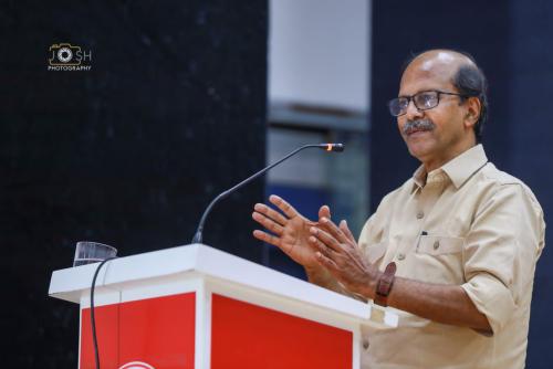 സഖാക്കൾ ഇ.എം.എസും എ.കെ.ജിയും ആധുനിക കേരളത്തിന്റെ ശില്പികൾ: കെ.പി.സതീഷ് ചന്ദ്രൻ സഖാക്കൾ ഇ.എം.എസും എ.കെ.ജിയും ആധുനിക കേരളത്തിന്റെ ശില്പികൾ: കെ.പി.സതീഷ് ചന്ദ്രൻ