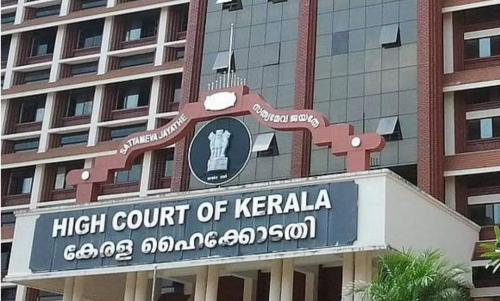 അനധികൃതമായി ബാനറുകളും കൊടികളും സ്ഥാപിക്കുന്നവർക്കെതിരെ ക്രിമിനൽ കേസെടുക്കാൻ ഹൈക്കോടതി ഉത്തരവ് അനധികൃതമായി ബാനറുകളും കൊടികളും സ്ഥാപിക്കുന്നവർക്കെതിരെ ക്രിമിനൽ കേസെടുക്കാൻ ഹൈക്കോടതി ഉത്തരവ്