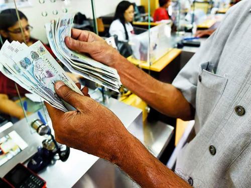 കുവൈത്തിൽ പ്രവാസി തൊഴിലാളികളുടെ പണമയക്കൽ 2.5 ബില്യൺ ദിനാറായി ഉയർന്നു