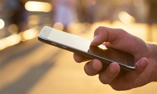 ഫോൺ തട്ടി­പ്പ് തടയാൻ സമൂ­ഹമാ­ധ്യമങ്ങൾ വഴി­ അബു­ദാ­ബി­ പോ­ലീ­സി­ന്റെ­ ബോ­ധവൽ­ക്കരണം